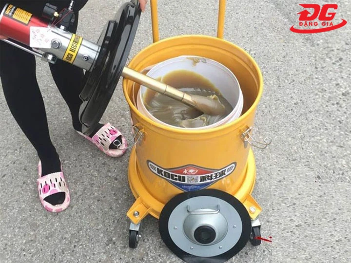 máy bơm mỡ Nhật Bản được gia công tỉ mỉ