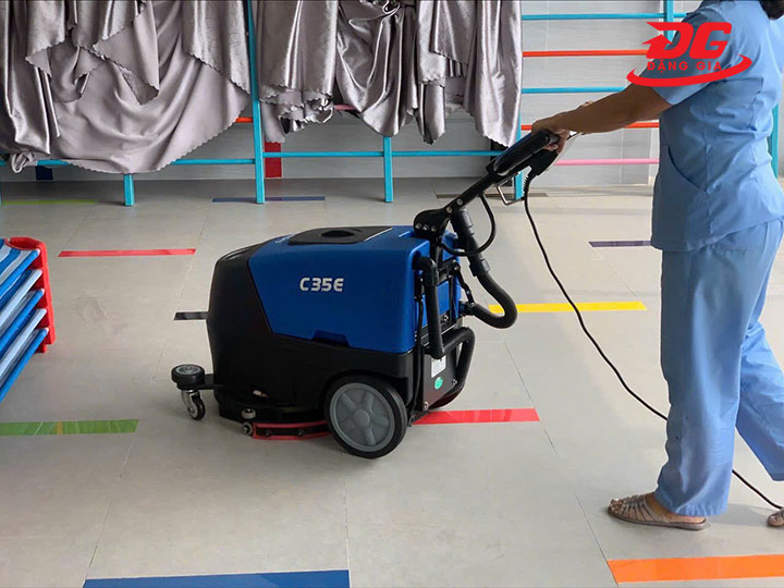 máy chà sàn Clepro làm sạch nhanh