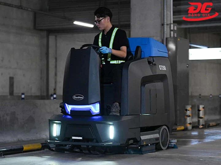 máy chà sàn Gadlee có hệ thống áp lực bàn chải tự động