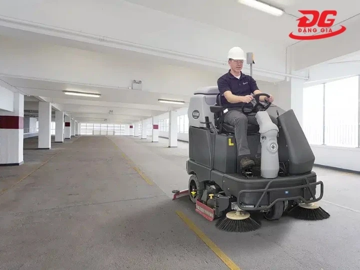 Tìm hiểu máy chà sàn ngồi lái