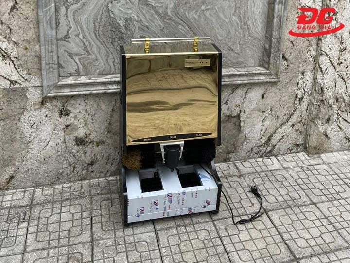 Giữ vệ sinh không gian viớ máy đánh giày Brother Apus A8 Pro