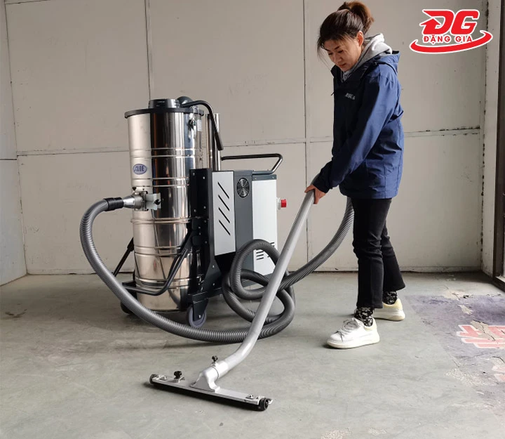Máy hút bụi công nghiệp đông cơ rời