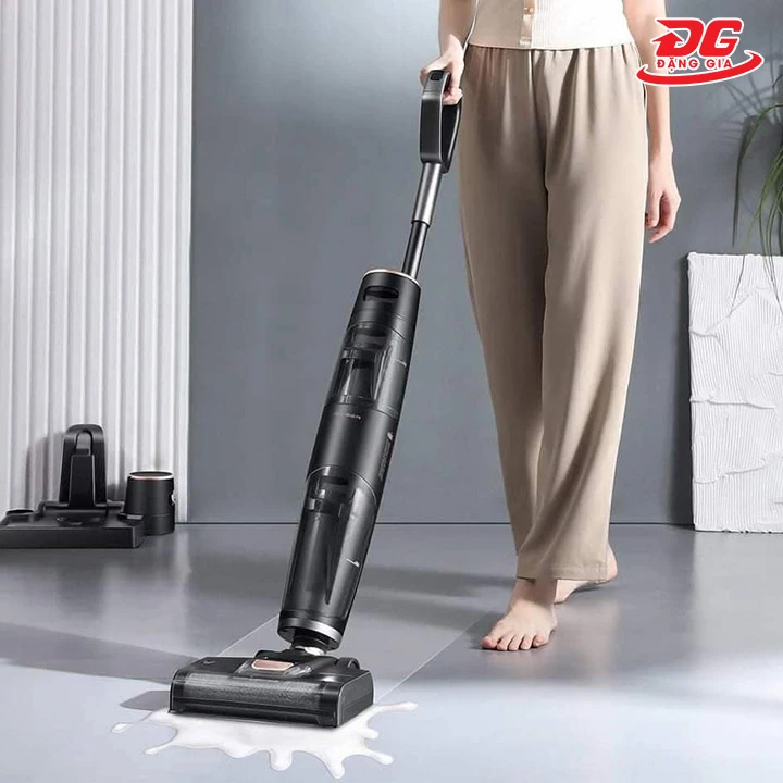Máy hút bụi trong tiếng Anh là gì? Cách dùng đúng và ví dụ