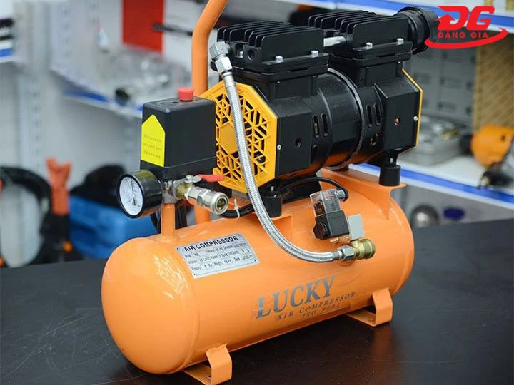 Đời Máy nén khí không dầu cũ