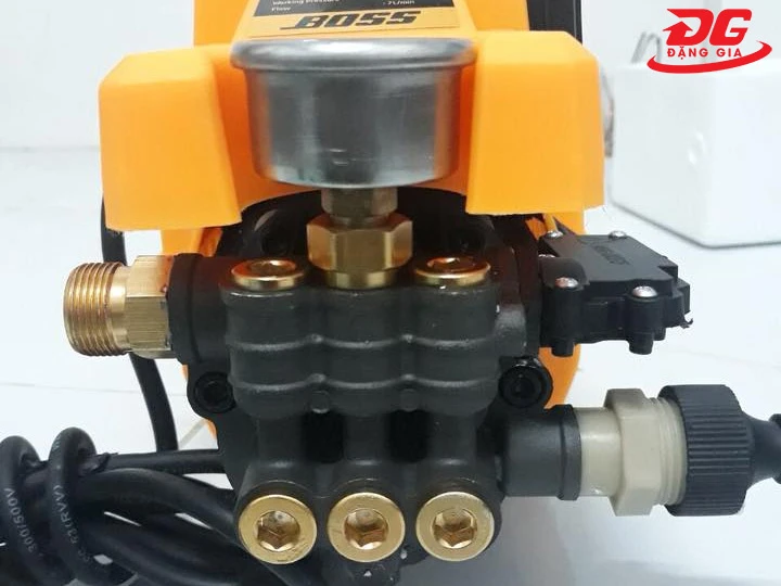 Máy rửa xe Boss bền bỉ