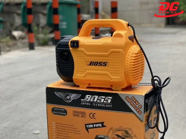 Máy rửa xe Boss nhỏ gọn
