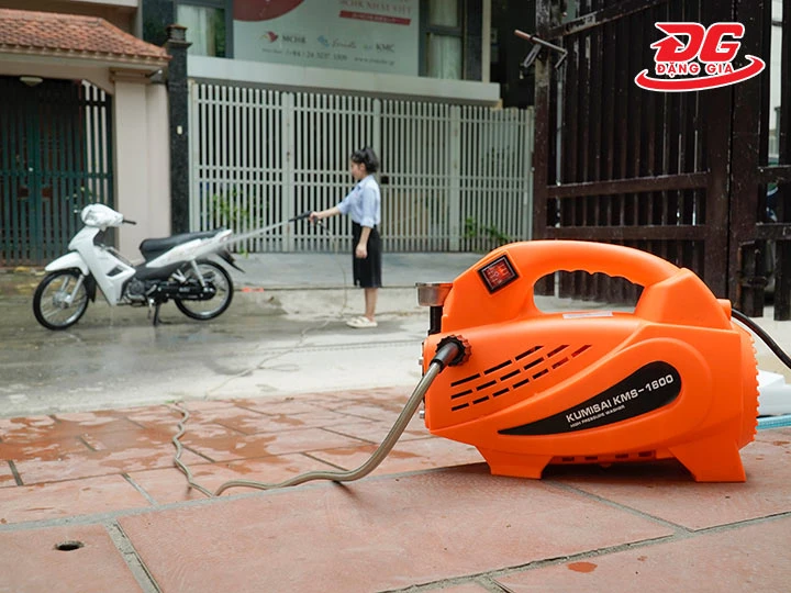 sử dụng máy rửa xe gia đình