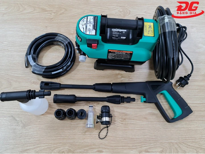 máy rửa xe Hitachi có đầy đủ phụ kiện đi kèm