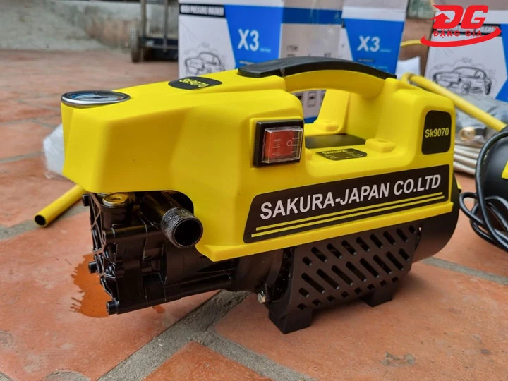 Máy rửa xe Sakura nhỏ gọn