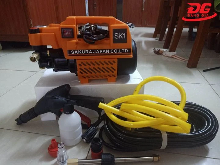 Máy rửa xe Sakura 2400W SK1