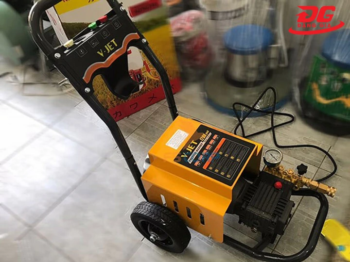 Máy rửa xe tải V-JET VJ 70/2.2 có thể hút nước tự động