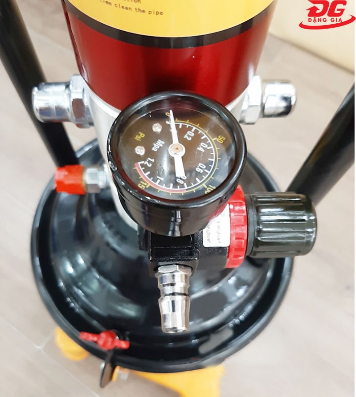 Điều chỉnh mức áp lực nén trong mức cho phép từ 0.6 - 0.8 Mpa