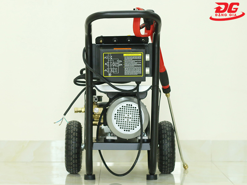  Máy rửa xe cao áp Lutian 2200PSI 3KW sở hữu động cơ từ lõi đồng