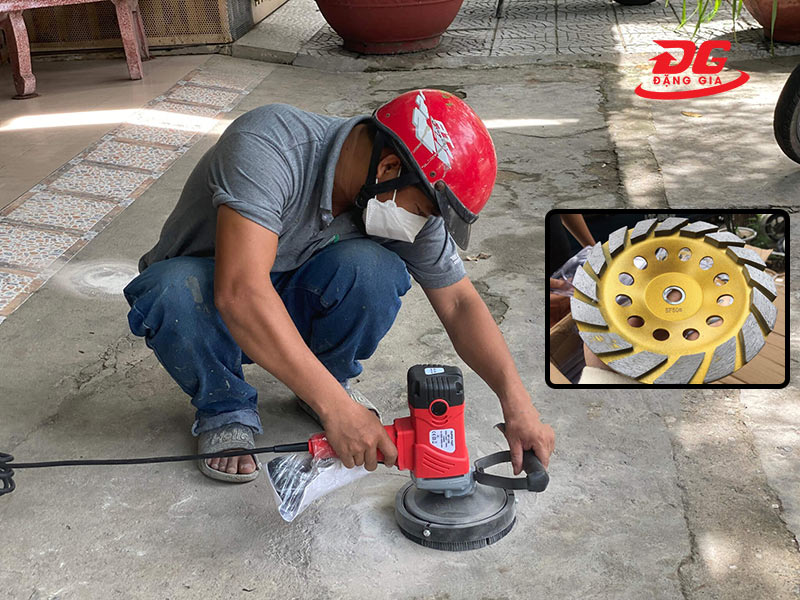 Dùng lưỡi mài 180mm để làm phẳng bề mặt sàn bê tông gồ ghề