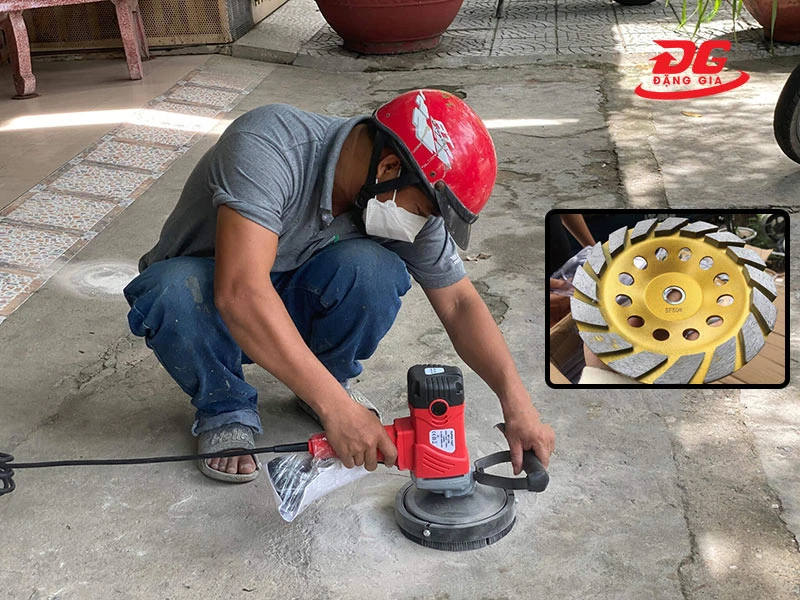 Dùng lưỡi mài 180mm để làm phẳng bề mặt sàn bê tông gồ ghề