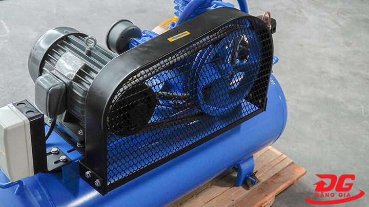 Tấm lưới sắt phía sau máy