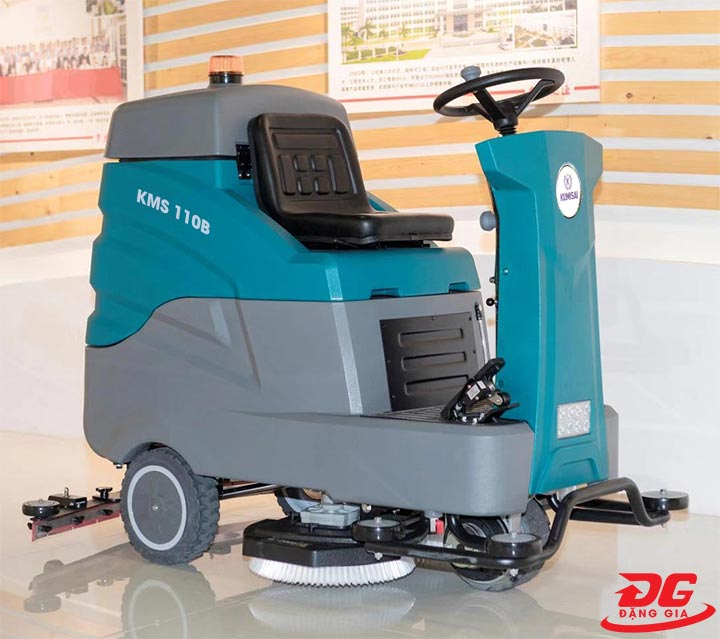 ảnh chụp thực tế Máy chà sàn liên hợp ngồi lái Kumisai KMS 110B