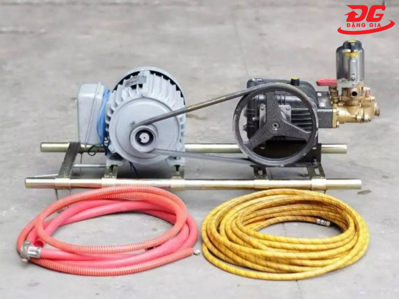 Máy bơm rửa xe dây đai