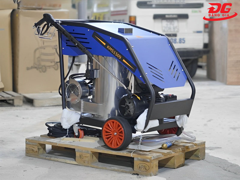 Máy bơm rửa xe hơi nước nóng