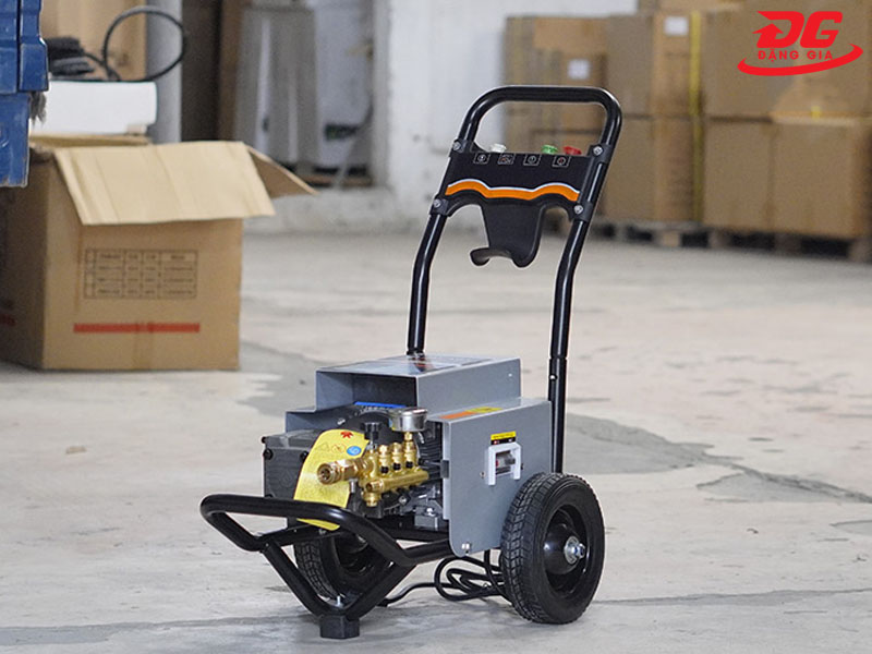 Máy rửa xe Palada
