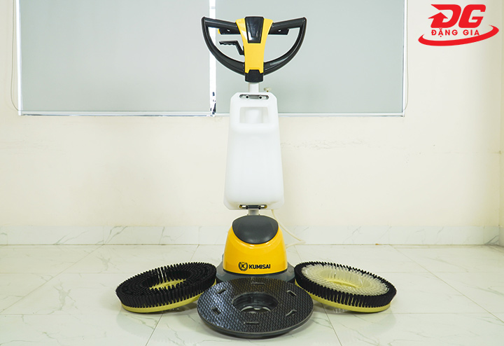 Máy chà sàn đơn Kumisai với thiết kế nhỏ gọn, tiện dụng