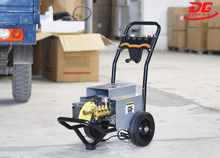 Máy rửa xe áp lực cao Palada
