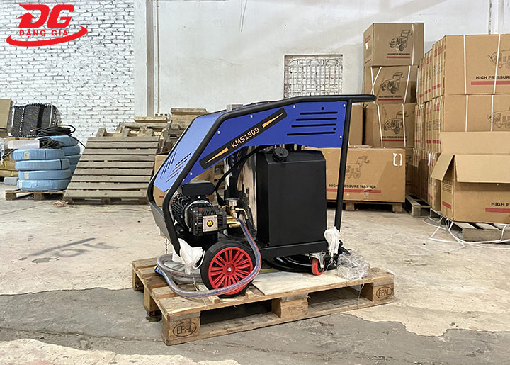 Máy phun rửa xe nước nóng Kumisai