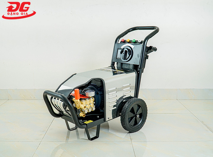 Máy phun rửa xe Kumisai