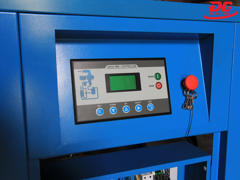 Bảng điều khiển giúp người dùng dễ dàng thao tác khi sử dụng