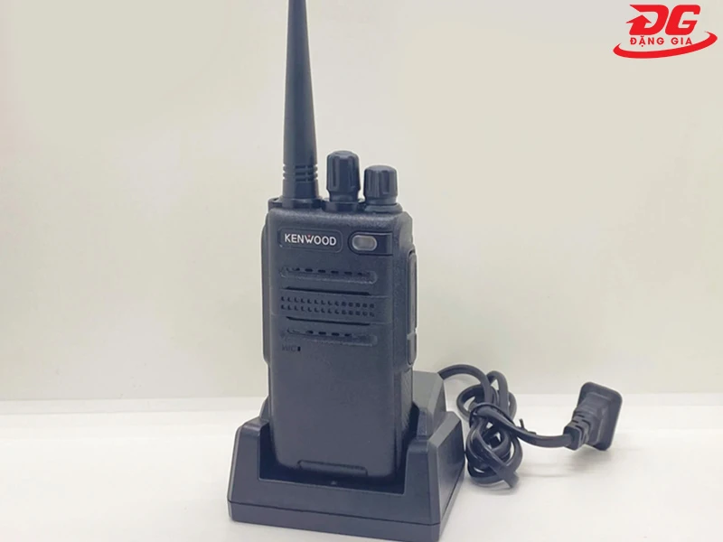Máy bộ đàm cầm tay Kenwood NX - 550