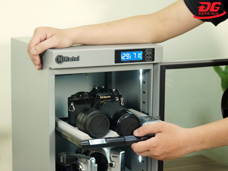Dung tích 30L giúp bảo quản được tối đa 4 máy ảnh