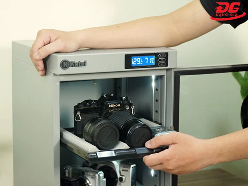 Dung tích 30L giúp bảo quản được tối đa 4 máy ảnh