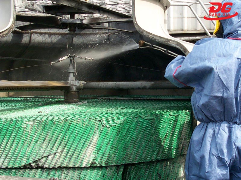 Vệ sinh tháp giải nhiệt Kumisai KMS 50RT định kỳ