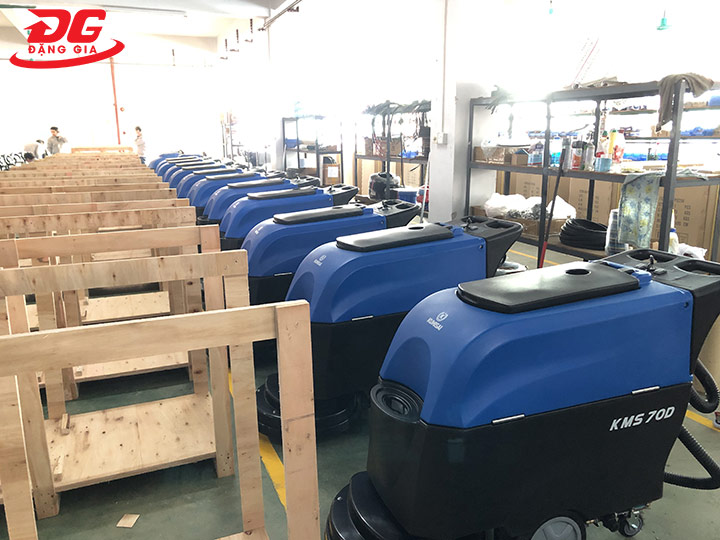 Máy chà sàn Kumisai KMS 70D đang được phân phối chính hãng tại điện máy Đặng Gia