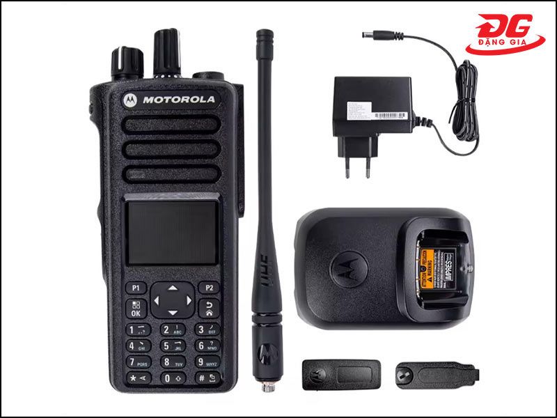 Các phụ kiện đi kèm với bộ đàm Motorola Xir P8668i