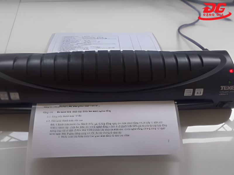 Sử dụng máy ép plastic Texet LMA3-V khổ A3