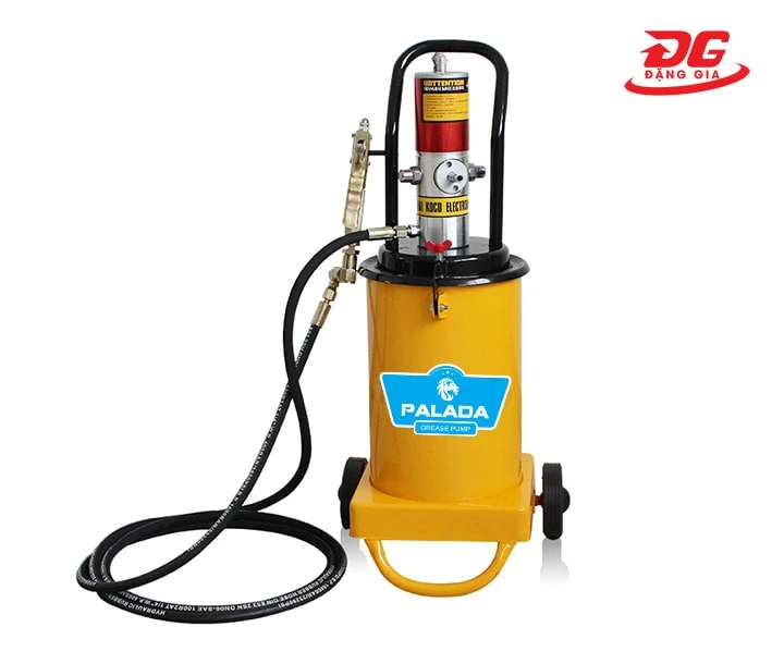 Hình ảnh máy bơm mỡ khí nén Palada PD-3 lắp phụ kiện