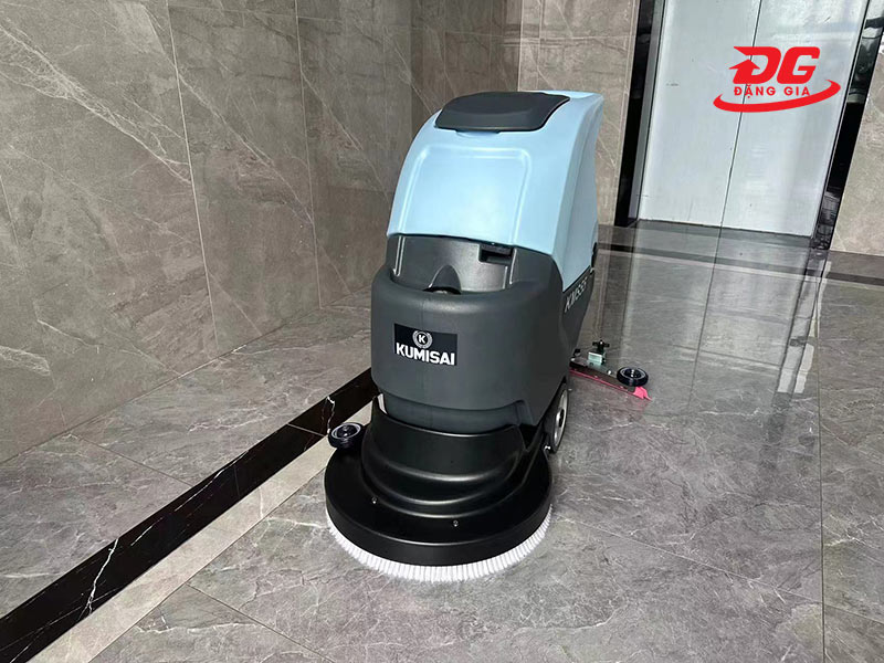 Động cơ khỏe, tốc độ chà nhanh