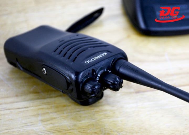 Núm chỉnh volume và cài đặt tần số