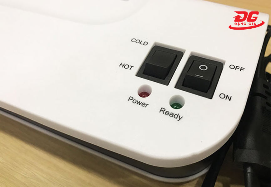 Công tắc nguồn và nút chọn chế độ ép