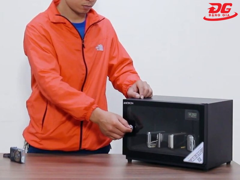 Tủ Andbon có thiết kế đơn giản, sử dụng đơn giản nhanh chóng