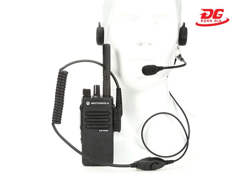 Máy dễ dàng kết nối với mic, tai nghe để nâng cao hiệu quả sử dụng