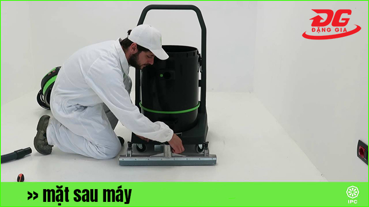 Cận cảnh mặt sau máy 