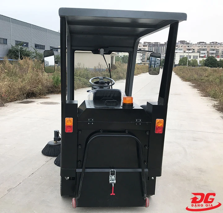 Xe quét rác ngồi lái Kumisai KMS-1800E chính hãng