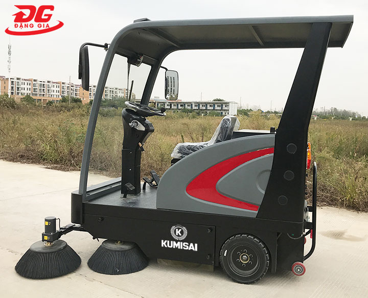 giá Xe quét rác ngồi lái Kumisai KMS-1800E