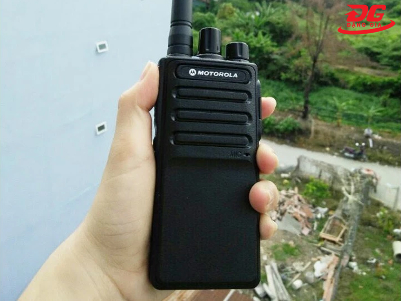 Motorola GP 358 có thiết kế gọn gàng, dễ dàng sử dụng