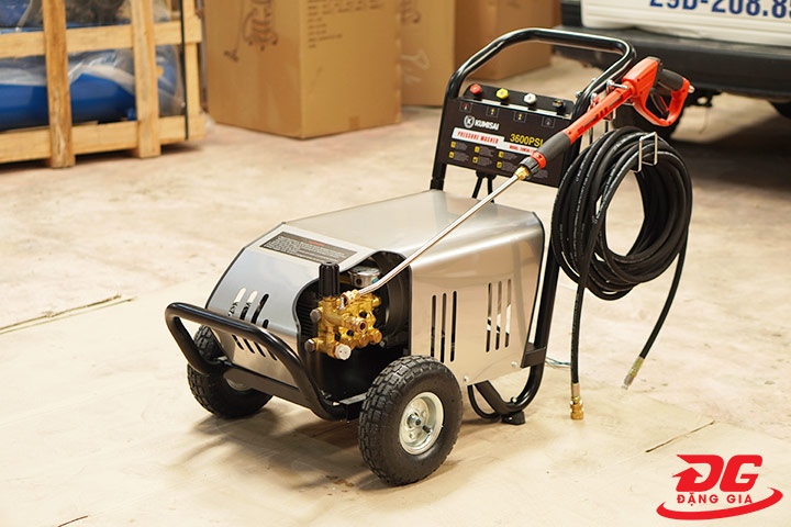 Máy rửa xe Kumisai được thiết kế dây dẫn nước chắc chắn