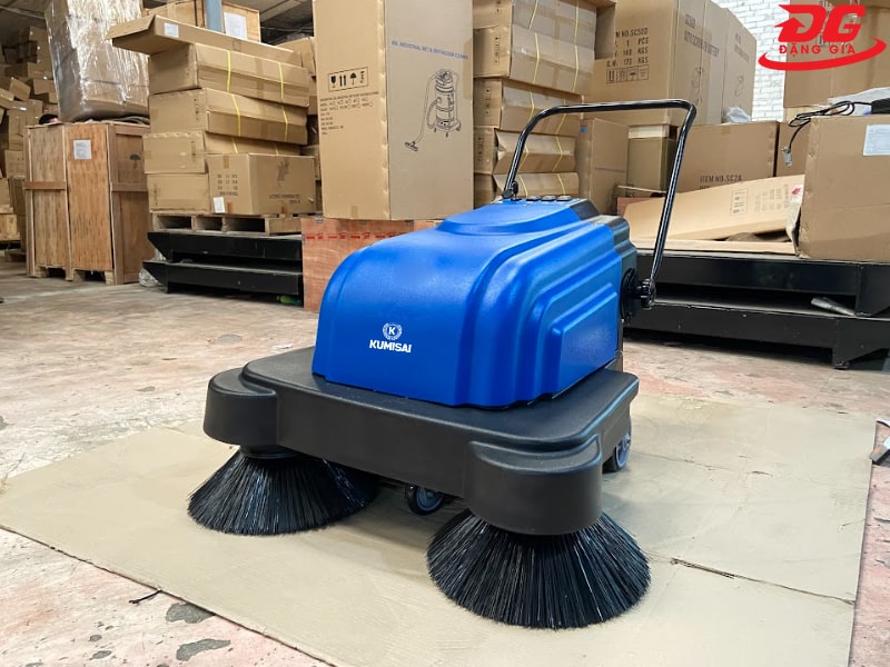 Máy quét rác đẩy tay chạy ắc quy Kumisai KMS 690