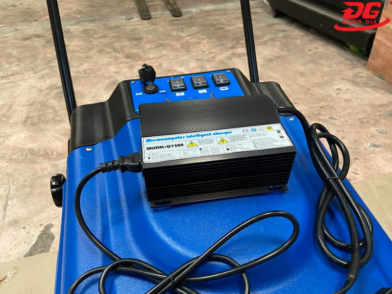 Xe quét rác chạy ắc quy Kumisai KMS 690
