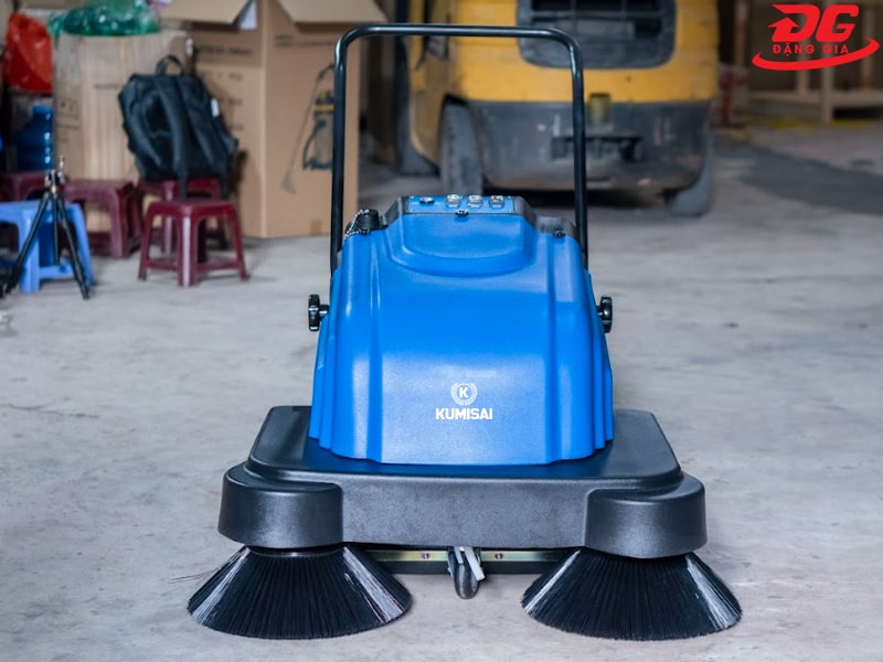 Xe quét đường chạy ắc quy Kumisai KMS 690 giá rẻ